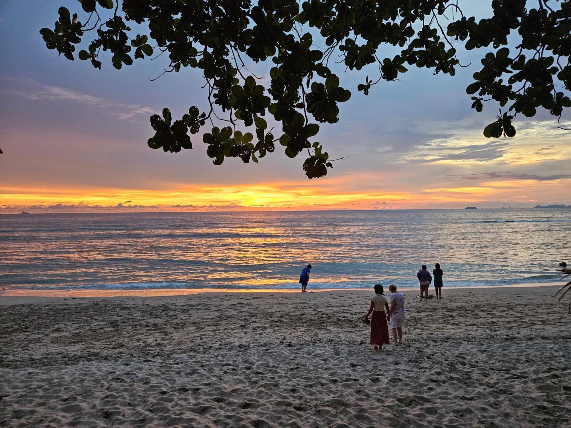 Lanta Riviera Beach Resort Koh Lanta Exterior photo